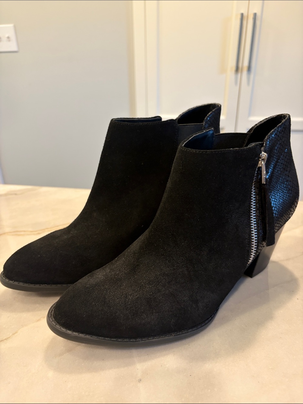 Vionic Anne Black Suede & Snake Print Block Heel Booties, Like New, sz 12/EU 44